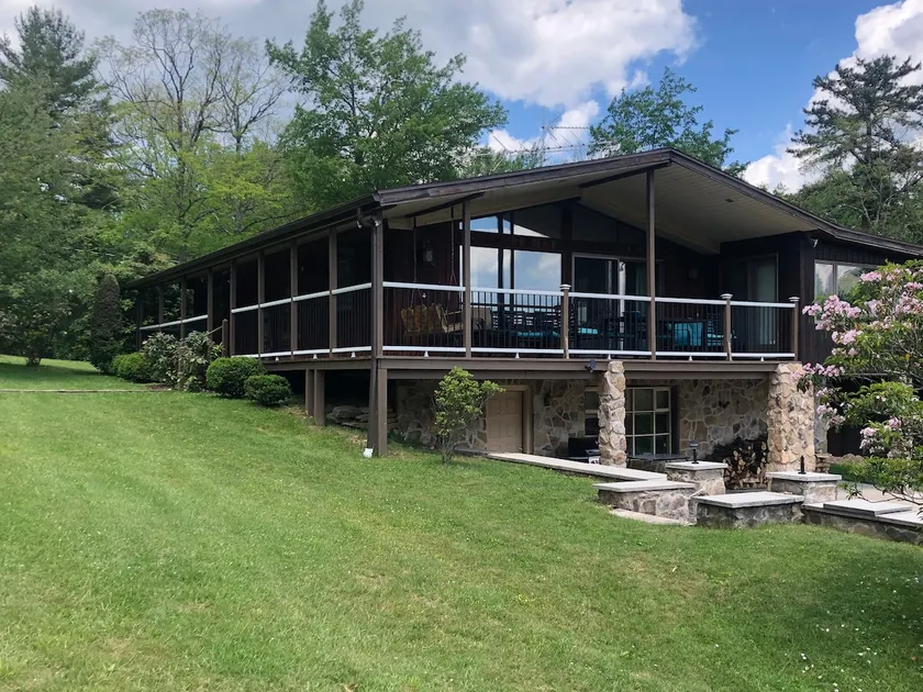 Nature’s Best - 1 Hr to PSU   Great view. Surrounded by woodlands Sleeps 8 - Image 1