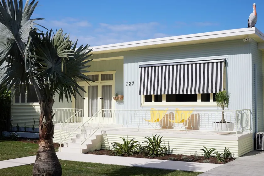 Dreamy designer Beach House steps to sand & surf - Image 1