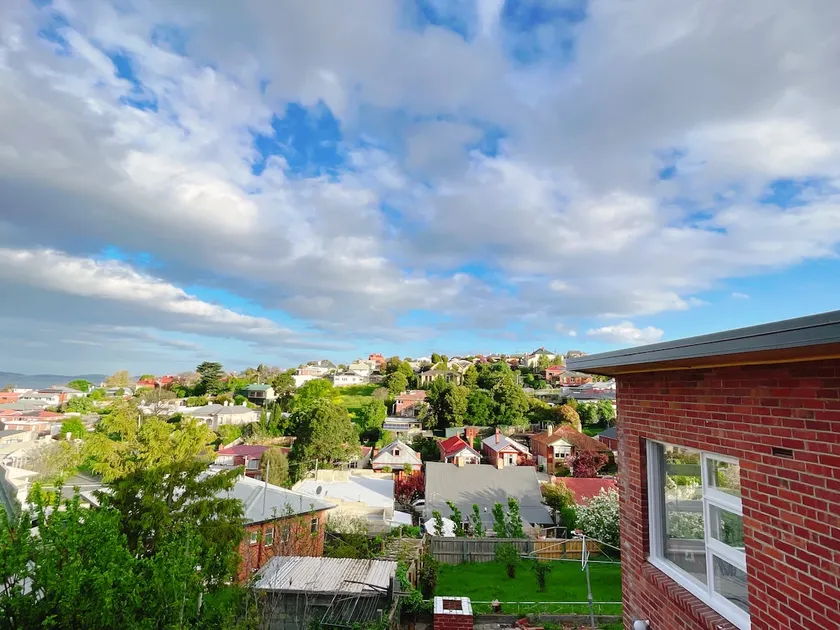 Stunning West Hobart Home- Close to city and shops - Image 1