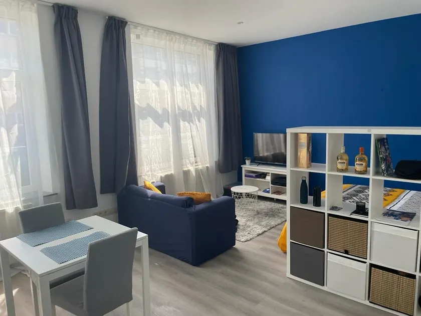 Sofieflat Wallifolie - Image 1
