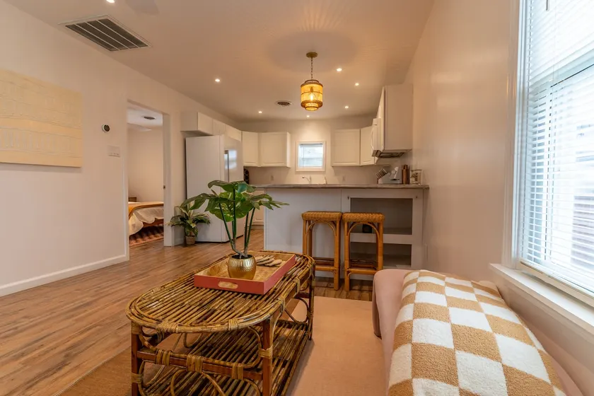 Modern 1-bed House 2 Min to Town and Hospital - Image 1