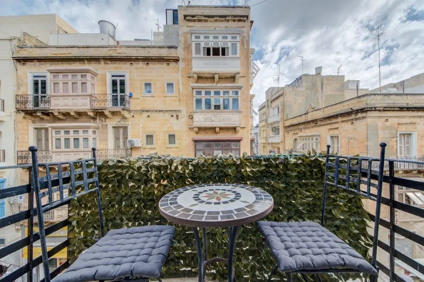 Townhouse With Private Terrace - Walk to Valletta - Image 1