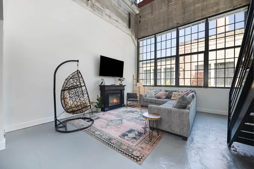 Large loft near Kings Island. On bike trail/River. - Image 1