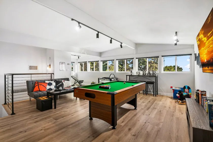 Stunning Family Home nearby DTLA with Game Room! - Image 1