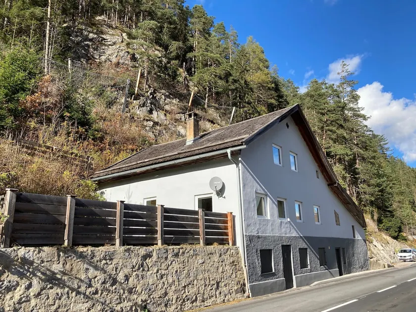 Family & dog-friendly house with garden - Image 1