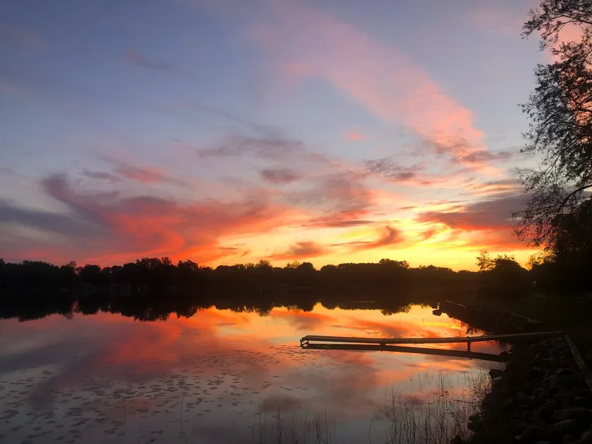 Lakefront house-6 acres of woods-Private Lake-4 miles from MIS - Image 1