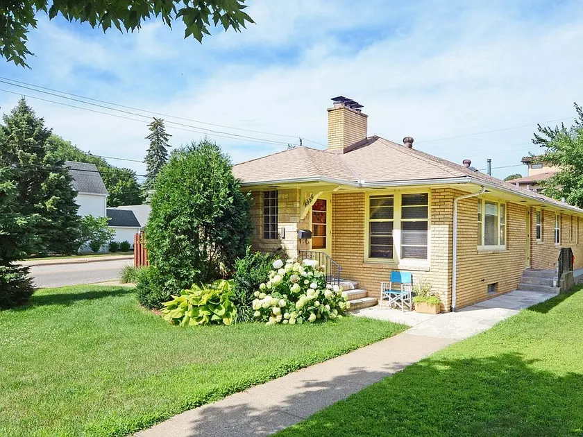 Harriet's Haven- Charming home with cozy fireplace - Image 1