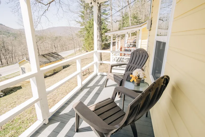 Charming, Renovated Mountain Cabin, Cabin 105 - Image 1