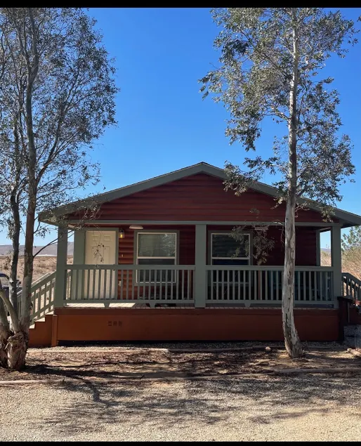 Cozy 2 bedroom cabin with a patio - Image 1