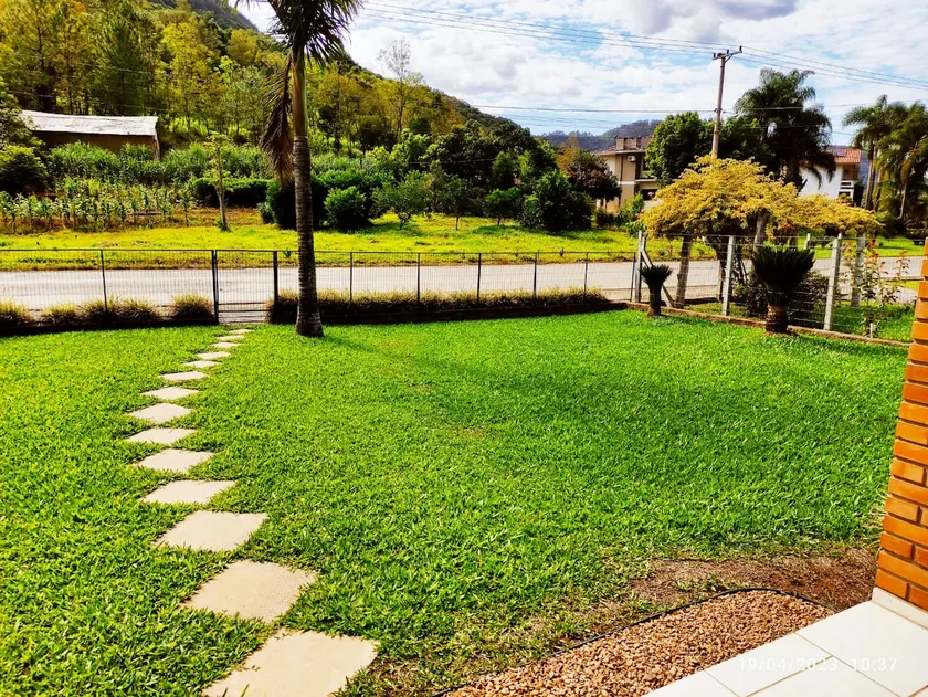 Country house with river access - Image 1
