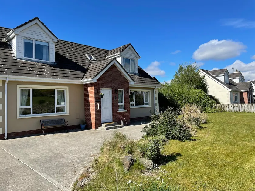 SeaBreeze-relax, enjoy mountain views, beach walks - Image 1