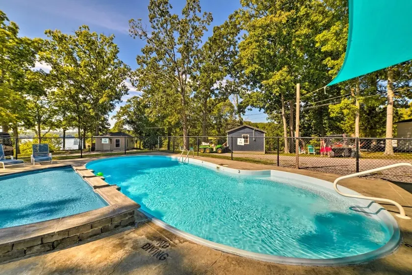 Whispering Pines~Lovely 2 Bedroom Beachview Condo - Image 1