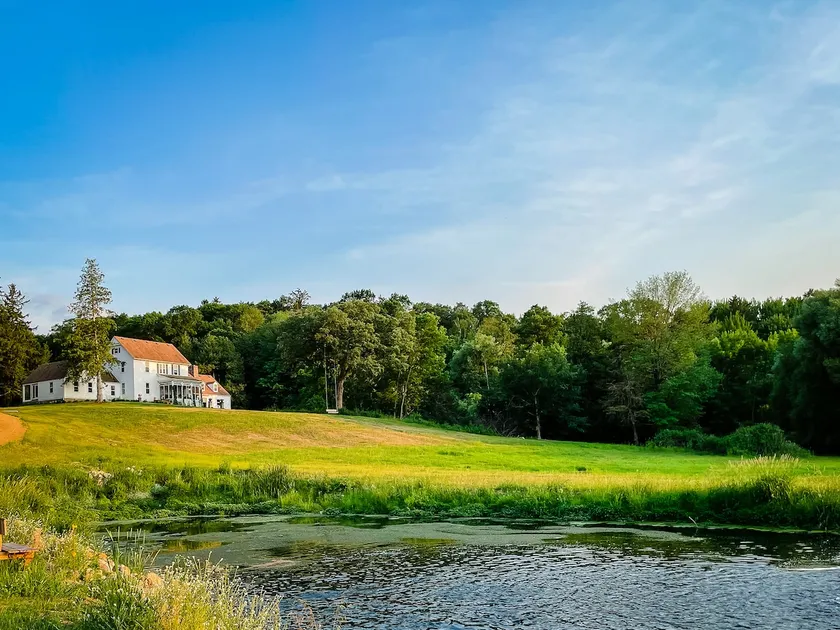 Lake Osceola Retreat | 100-Acre Private Lake Home - Image 1
