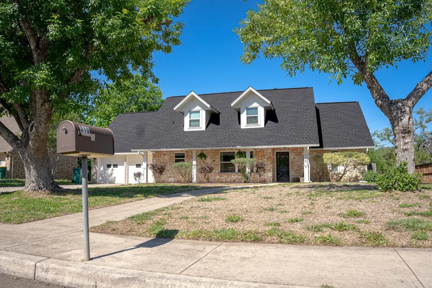 Beautifully remodeled Boerne Charm home located minutes from downtown - Image 1