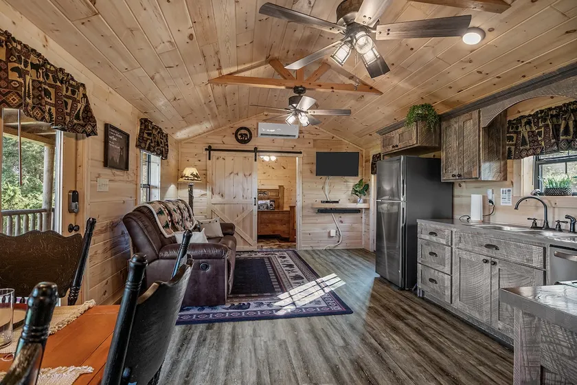 Cozy Hillside Cabin 2/1 Peaceful - Image 1