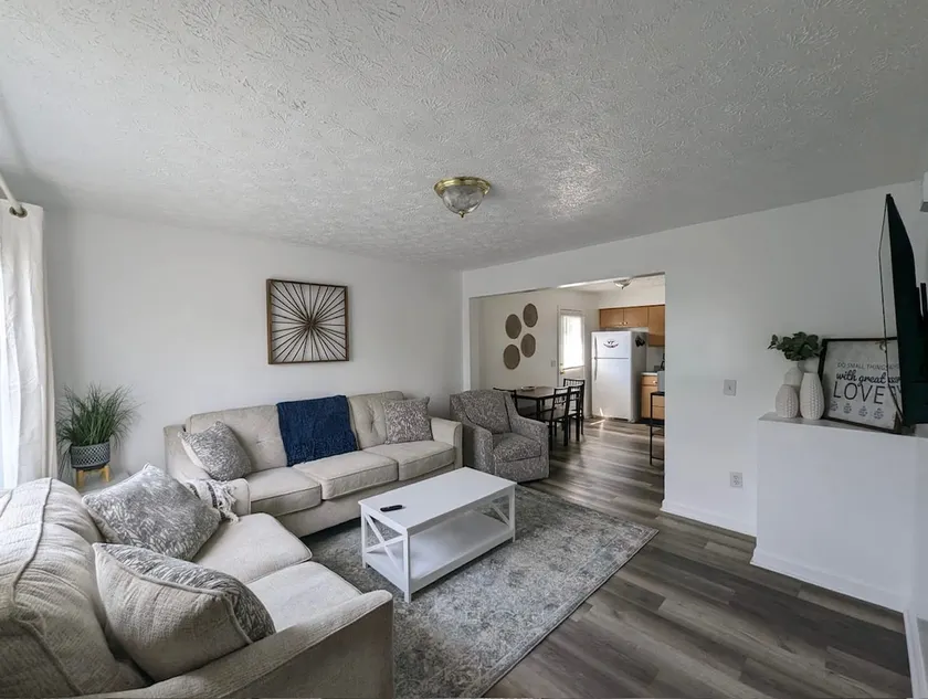 Spacious 4 bedroom, sleeps 10, close to VT - Image 1