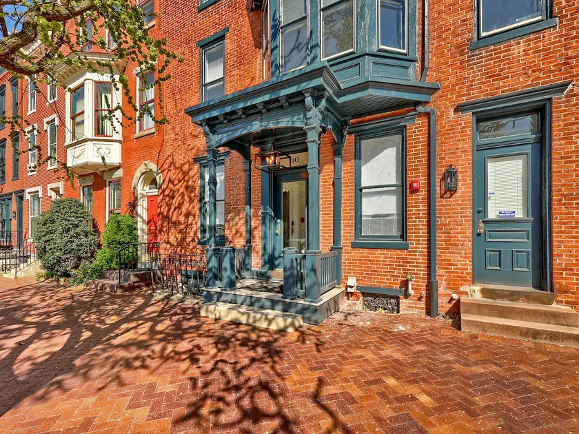Charming State St 1 Bedroom w/ Free Parking! 1R - Image 1