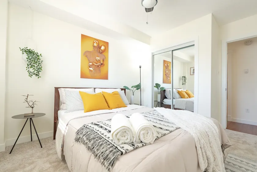 Charming 1-BR w/ A/C | Free Parking | Downtown YYC - Image 1