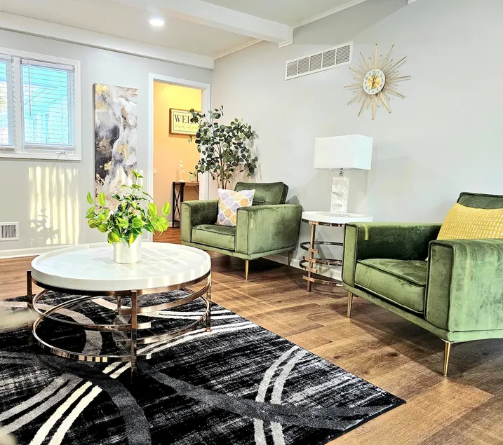 Luxury 4 Bed Room Near Stadium - Image 1