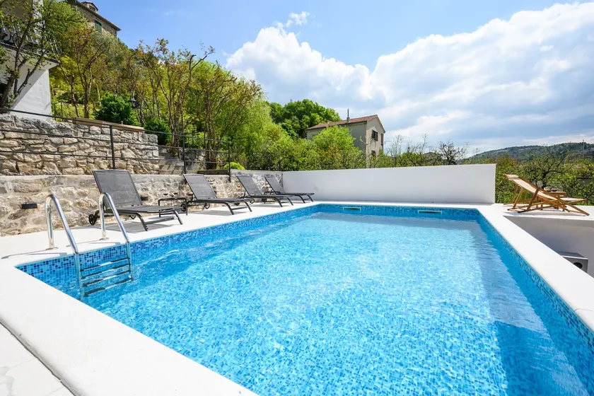 Apt Mila in the heart of marina with heated pool - Image 1