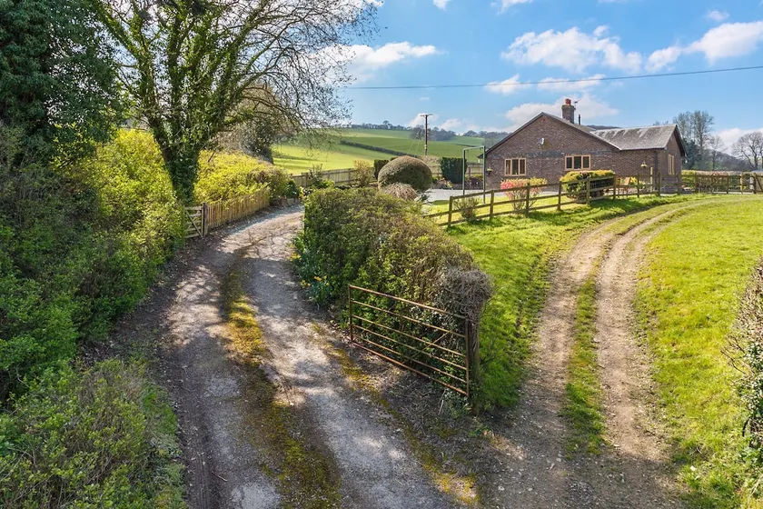 Brook Cottage | 3 Bedroom Bungalow - Image 1