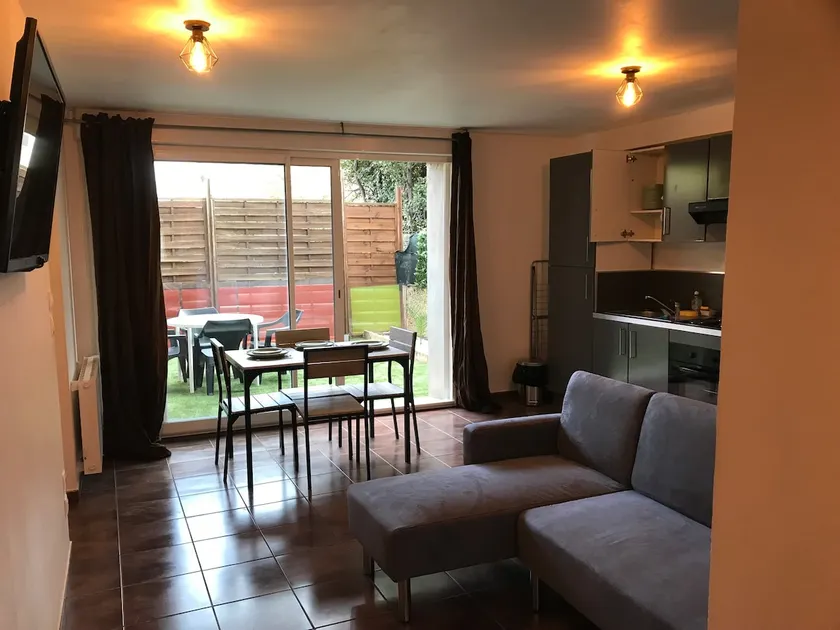 Apartment in 3-bedroom house on the ground floor - Image 1