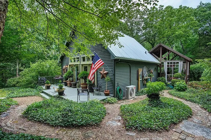 A Kentucky Cottage by Mammoth Cave - Image 1