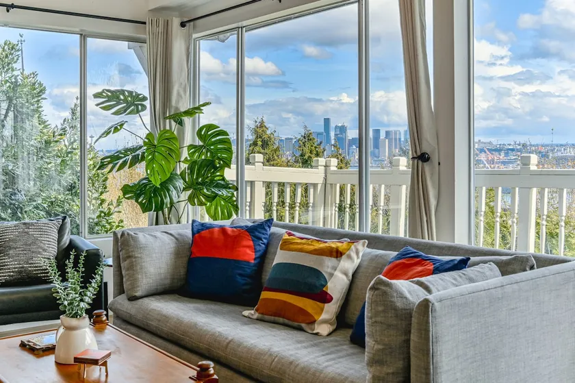Panoramic City&Mt. View Retreat - Image 1