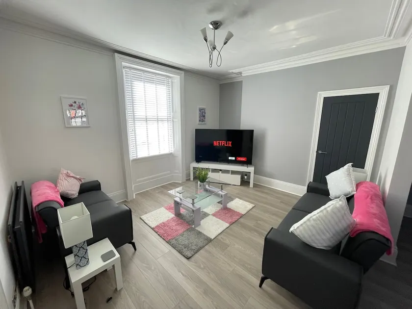 Edith Haven Tynemouth Fabulous Coastal Holiday Home with Free OnStreet Parking - Image 1
