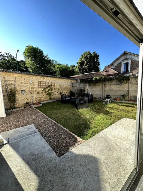 Comfortable Cocoon House with Private Enclosed Garden - Image 1