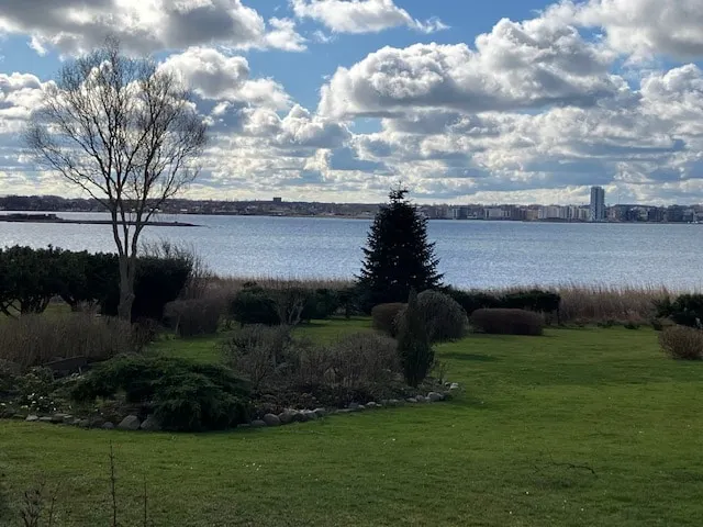 Summer house with panoramic views of Holbæk fjord - Image 1