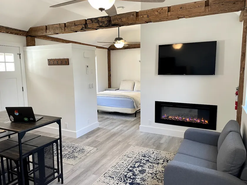 Gurdy's Getaway-Downtown 1 BDRM - Image 1