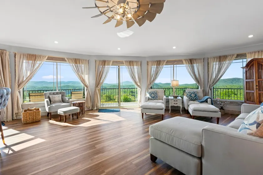 Orchard Hill Vintage Cottage - Image 1
