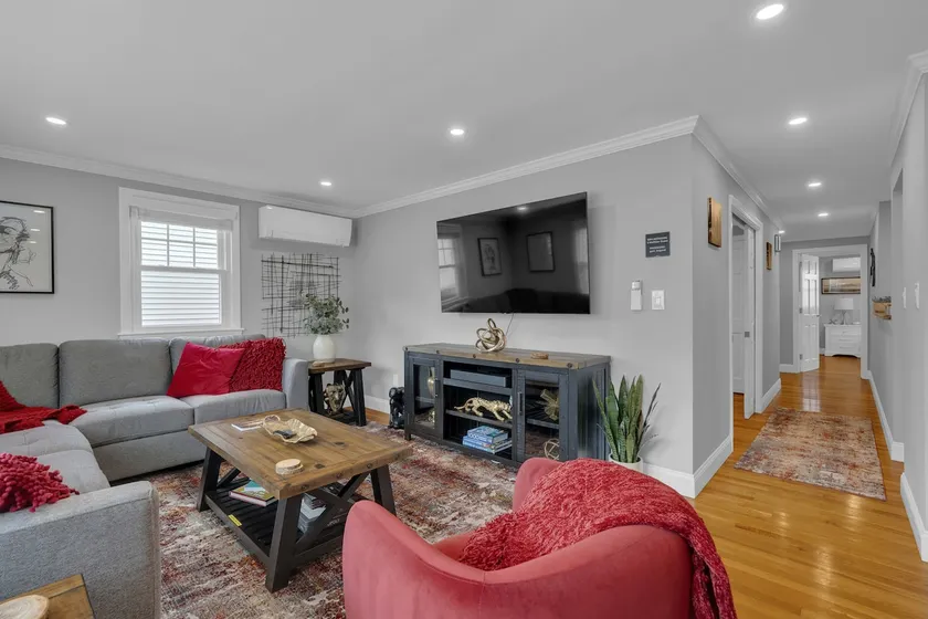 Absolutely Gorgeous 3 Bedroom Close to Boston - Image 1