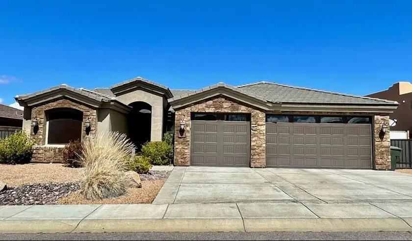 Beautiful House in Kingman (1975 sq ft) NO PETS - Image 1
