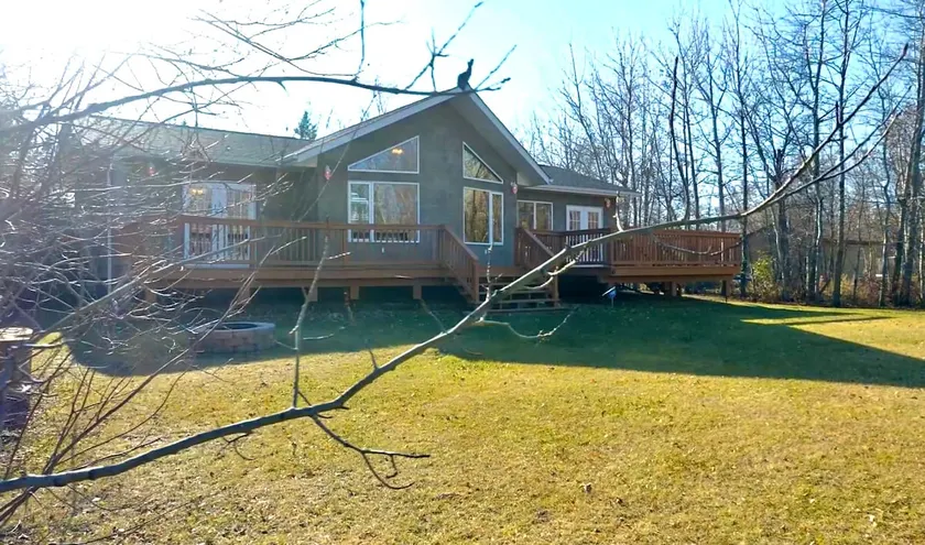 4-season Cozy Cabin - 5min to Wpg beach/Ice Fishin - Image 1