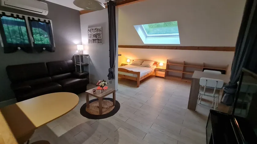 Quiet and cozy apartment - Image 1