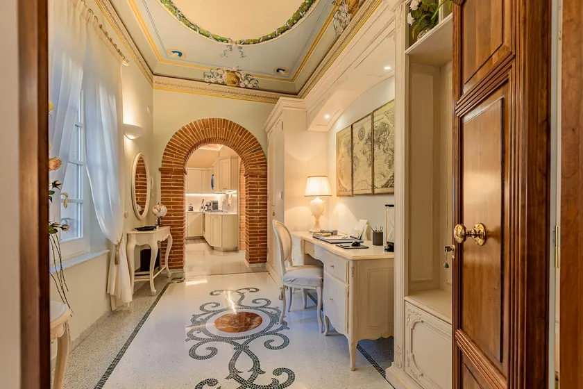 Luxury Apartment in Italy - Image 1