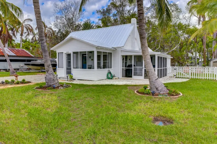 Historic Bungalow 1 mi from Anna Maria Island - Image 1