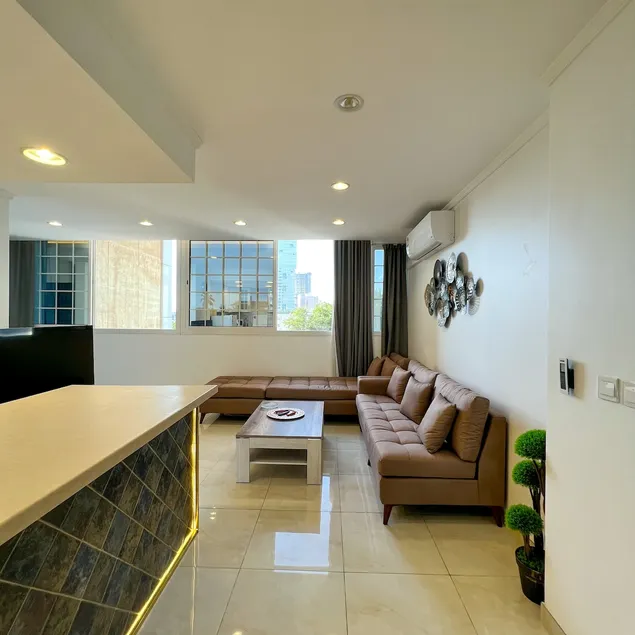 Urban Luxury Apartment - Image 1
