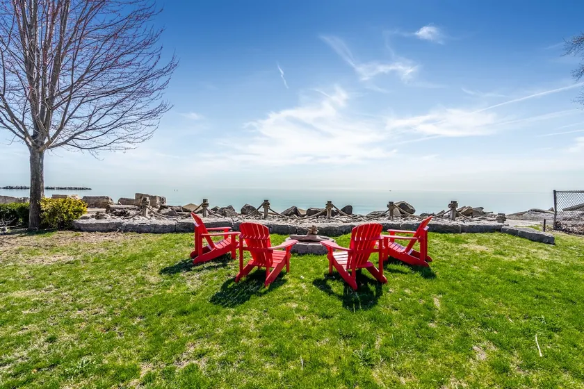 Lakefront Family Getaway-beach nearby - Image 1