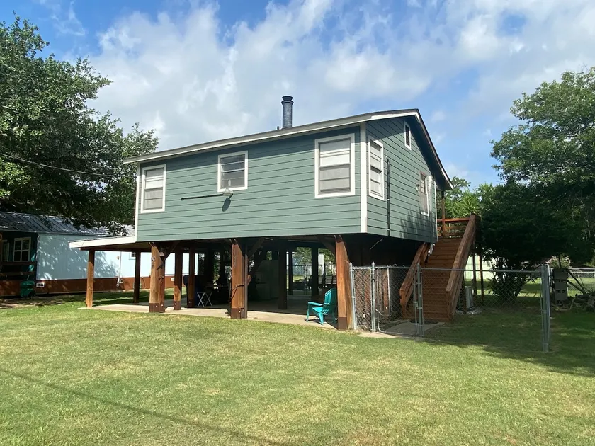 Cute Home in Lake Livingston - Image 1