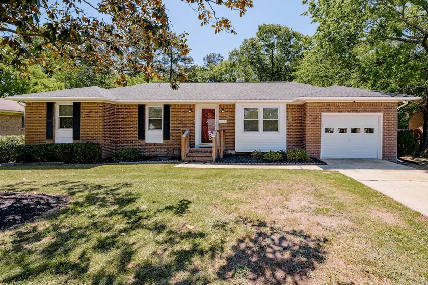 Family & Pet Friendly Home Near I-20/I-26 Sleeps 6 - Image 1