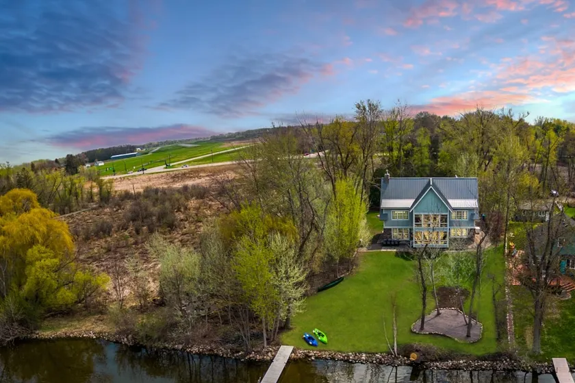 Large Private Lakefront Home *Dogs Ok - Image 1