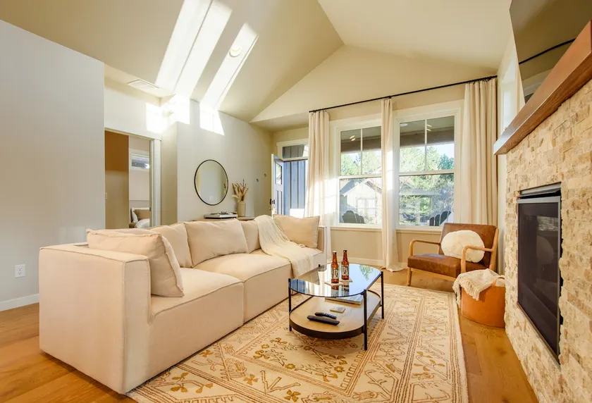 Airy Bend Oasis - Two Ensuites - Image 1