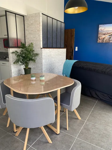 Charming private 2-bedroom - Image 1