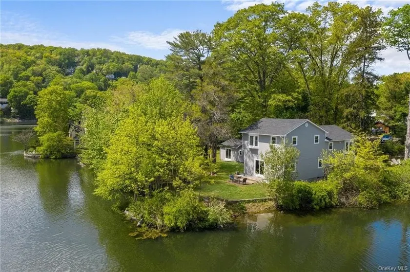 Crystal Wave LakeHouse - Image 1