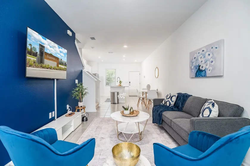 Modern 2 BR Townhome | Close 2 Beach. - Image 1