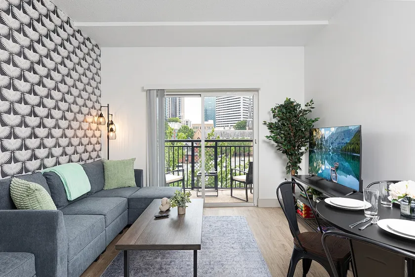 Tar Heel | Prime City Views, Free Parking, Gym - Image 1
