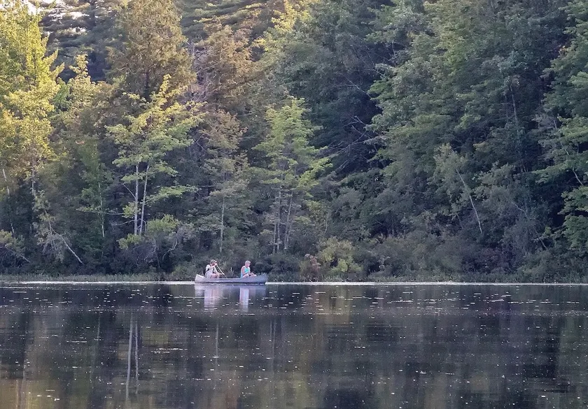 Lake front house - Image 1